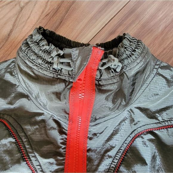 🆕 Free People Movement Starting Lineup Ruffle Smocked Windbreaker in Olive - Picture 8 of 14